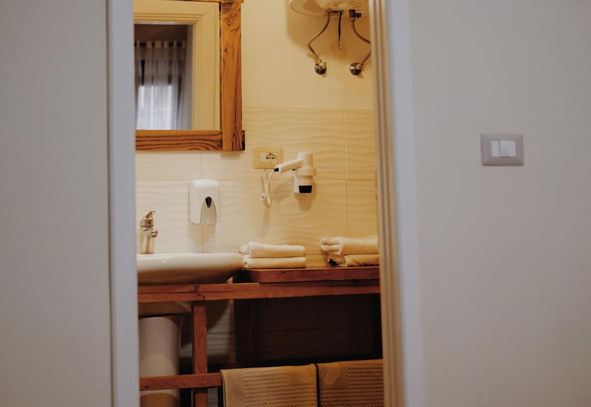 At Pikotiko'S - Korca City Rooms For Rent Exterior foto
